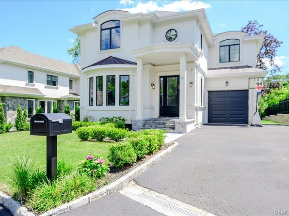 9 Greenway Terrace, Great Neck, NY 11024
