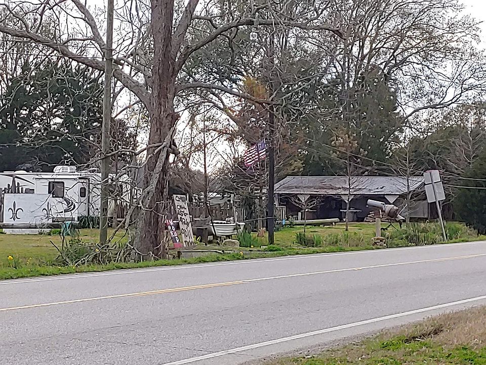 1st image of 1094B Henderson Hwy