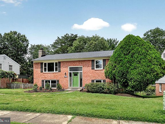 2nd image of 4016 Mapleton Dr