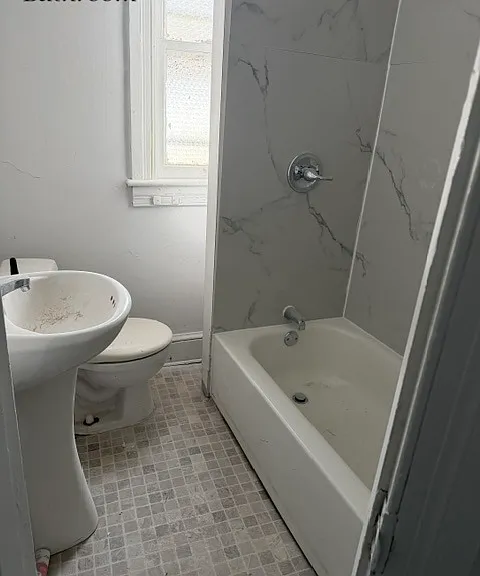 406 W King St — Photo 8