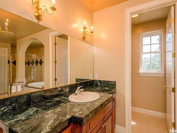 5th image of 2941 Toomes Ln