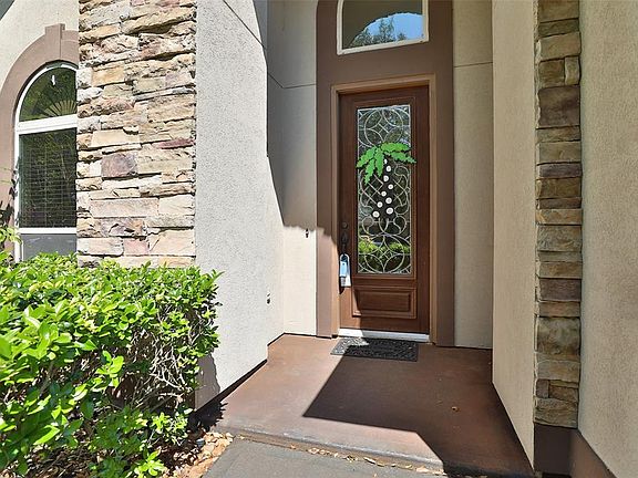 3rd image of 1560 Garden Lakes Dr
