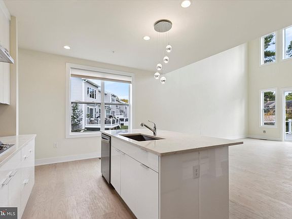 5th image of 674 Levering St