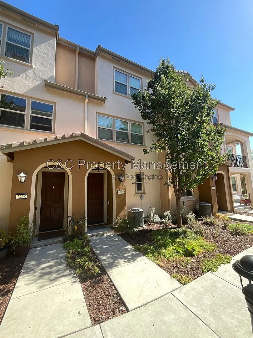 2 bed, 2.5 bath, 1457 sqft, $3,750 — Photo 2