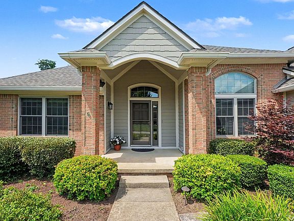4th image of 2258 Woodview Ln