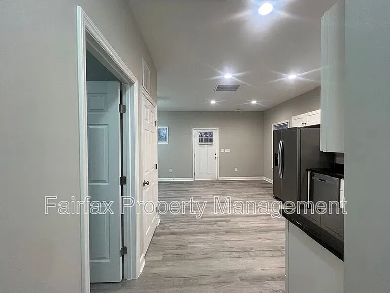 2309 Owen St #B — Photo 5