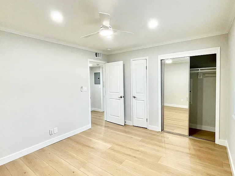 23 Mercy — Photo 9
