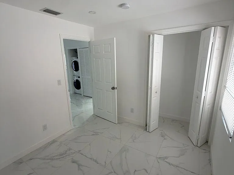 729 SW 3rd St — Photo 11