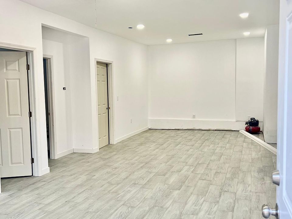 2nd image of 9701 Stamps Ave