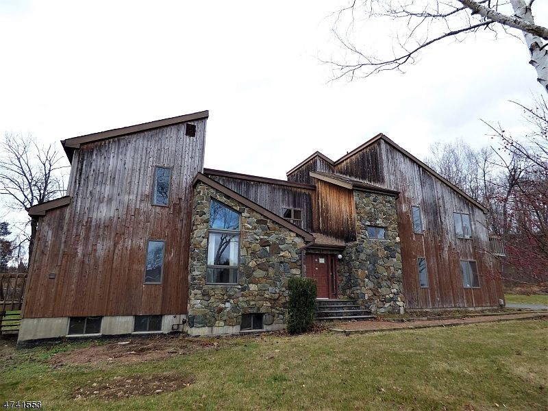 1st image of 29 W Gate Dr