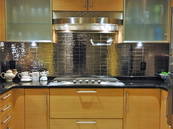 Kitchen with backsplash 