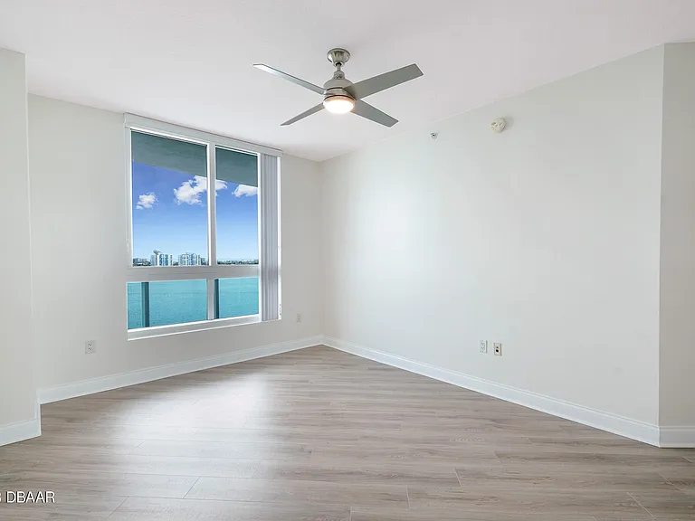 241 Riverside Dr #1006 — Photo 28