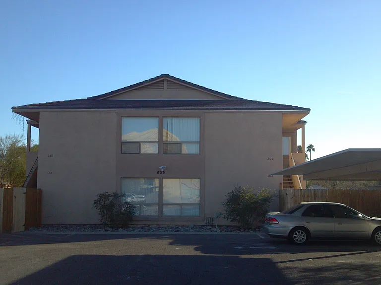 535 W 9th St — Photo 2