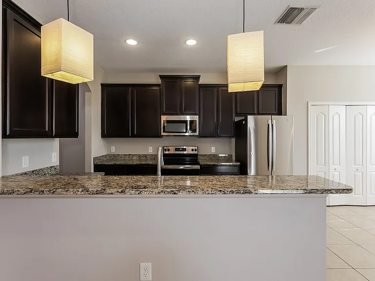 3911 Constantine Loop — Photo 9