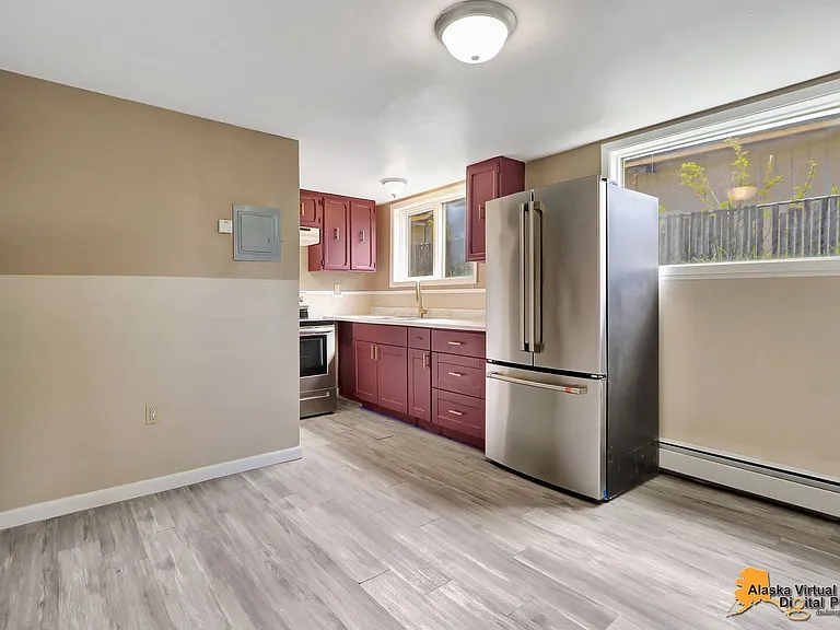 1335 Hyder St — Photo 6