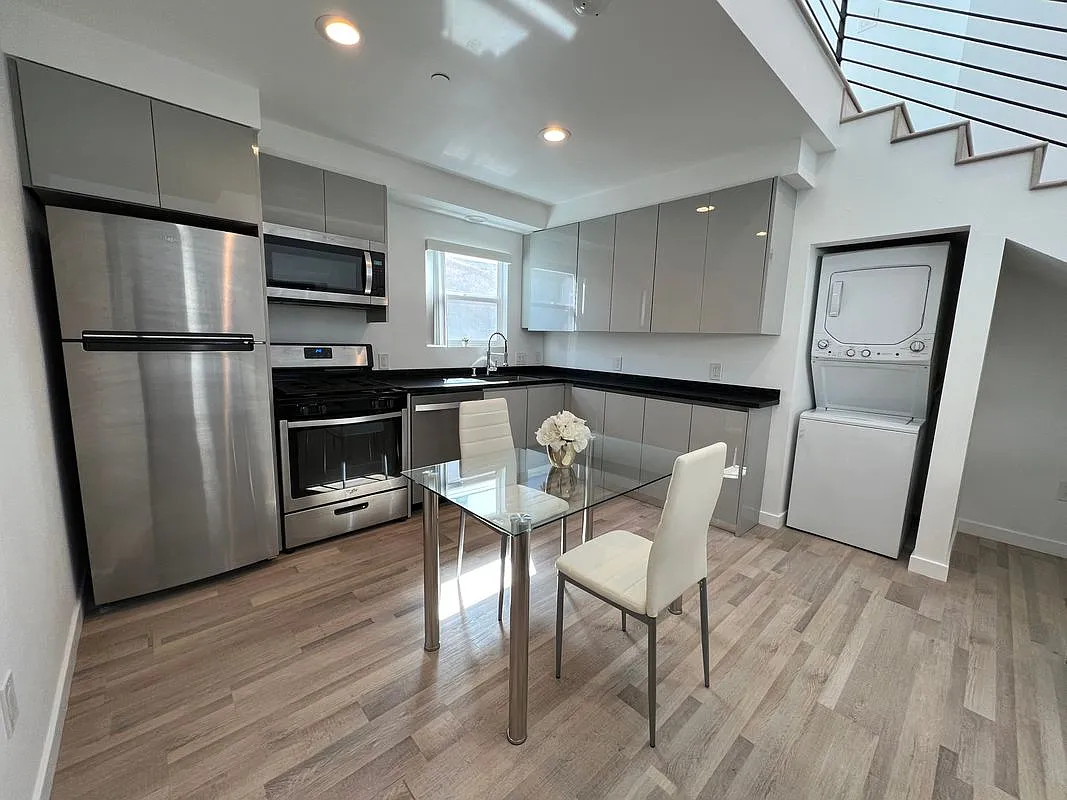 1 bed, 1.0 bath, 700 sqft, $2,795 — Photo 3