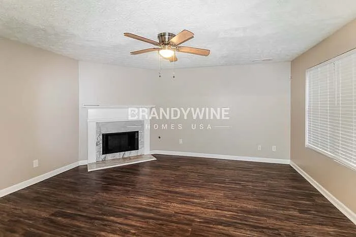 4 bed, 2.5 bath, 1832 sqft, $2,160 — Photo 4