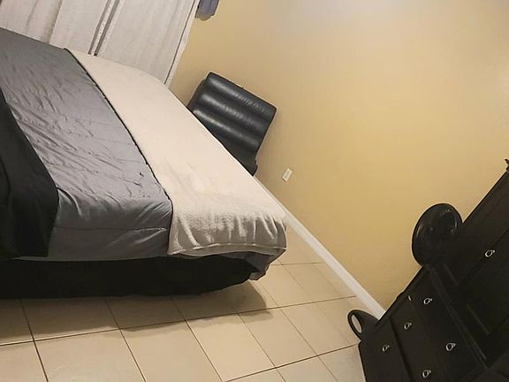4th image of 1805 SE 15th Pl APT 3