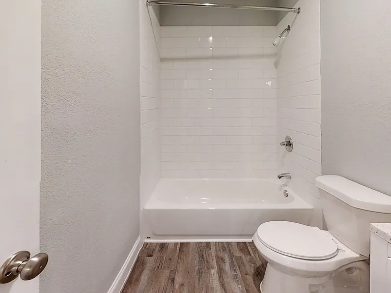 St. Charles Place Apartments — Photo 21