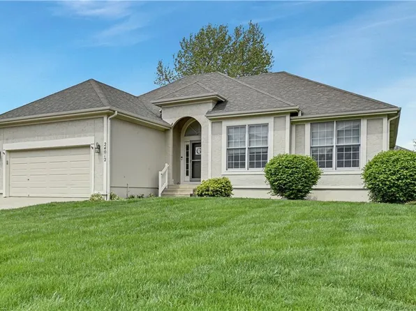 24012 Augusta Ct, Paola, KS 66071