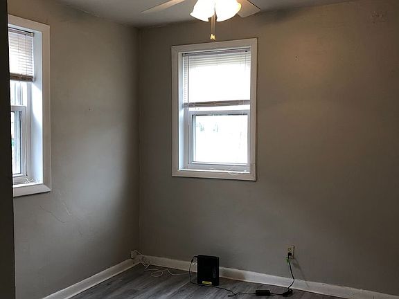 4th image of 2135 15th Ave N APT 201