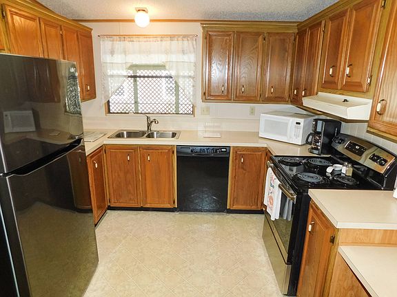 4th image of 39525 Sierra Dr
