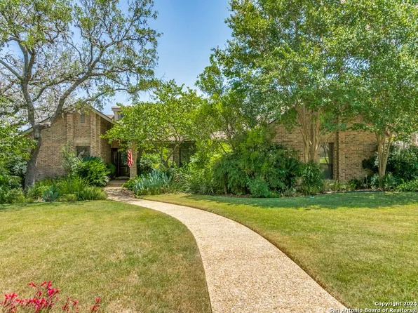 217 Alcalde Moreno, Hollywood Park, TX 78232