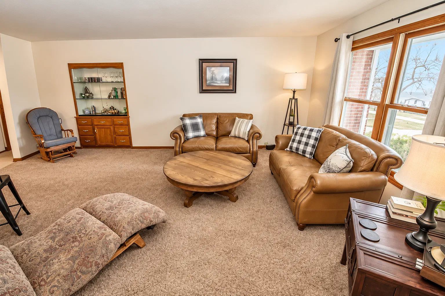 3 bed, 1.5 bath, 1500 sqft, $2,500 — Photo 2