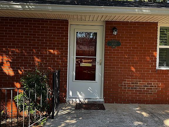 3rd image of 3132 Marlborough Rd