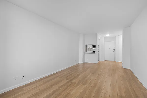 Rented by SERHANT. | media 11