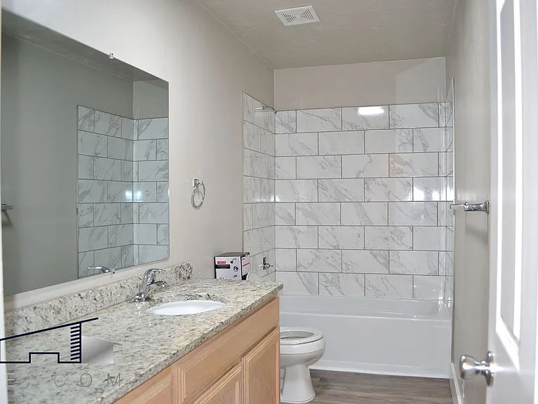 1688 N Main St — Photo 12