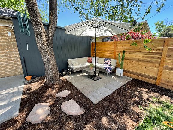 Backyard seating area (alternate arrangement that we used to use)