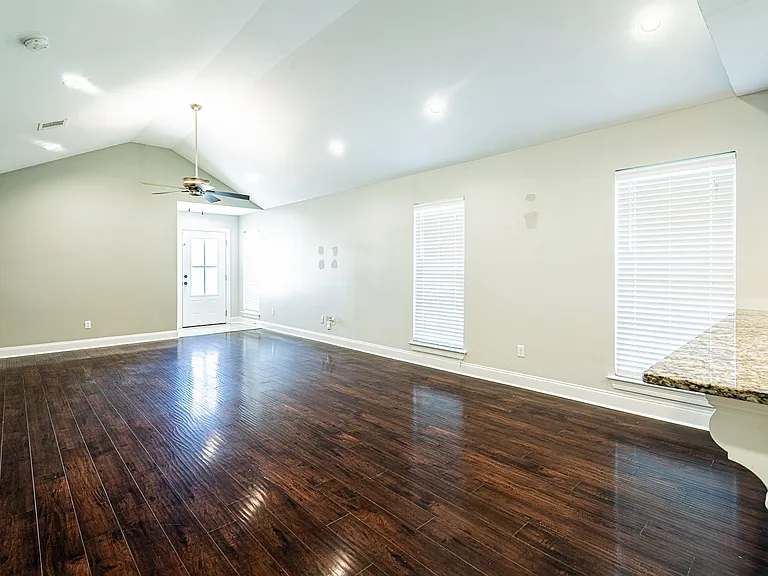 319 Harvest Ln — Photo 3