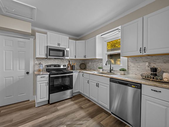 5th image of 25 Lippincott Ave #1