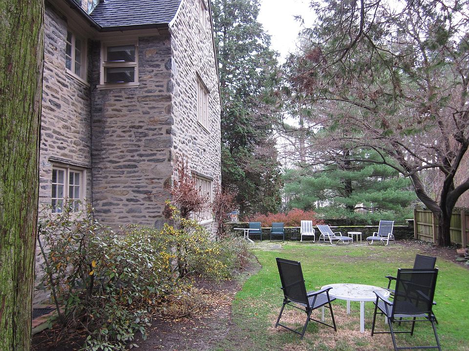 2nd image of 8000 Lincoln Dr