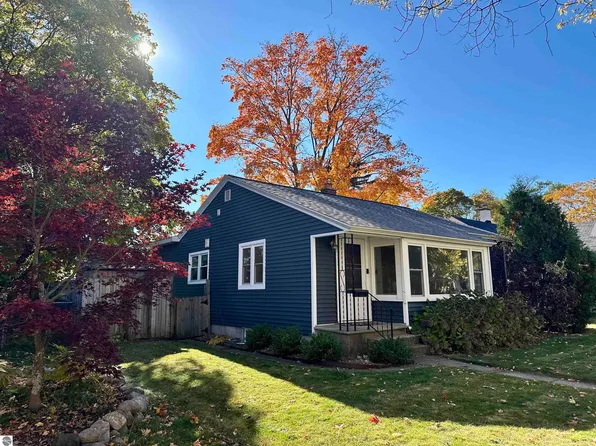 417 W 12th St, Traverse City, MI 49684