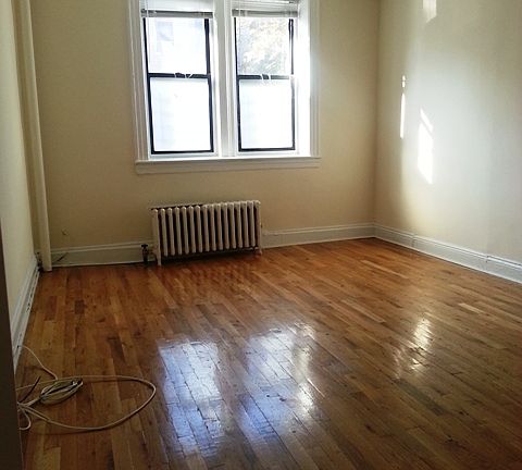 4th image of 4145 52nd St APT 3F