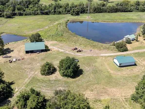 27627 W 335th St, Osawatomie, KS 66064