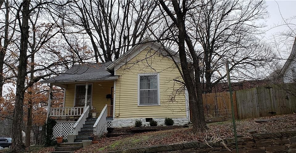 1st image of 24 N Locust Ave