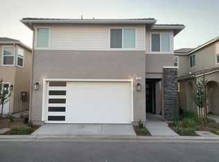 748 N Bliss Ln, Clovis, CA 93611