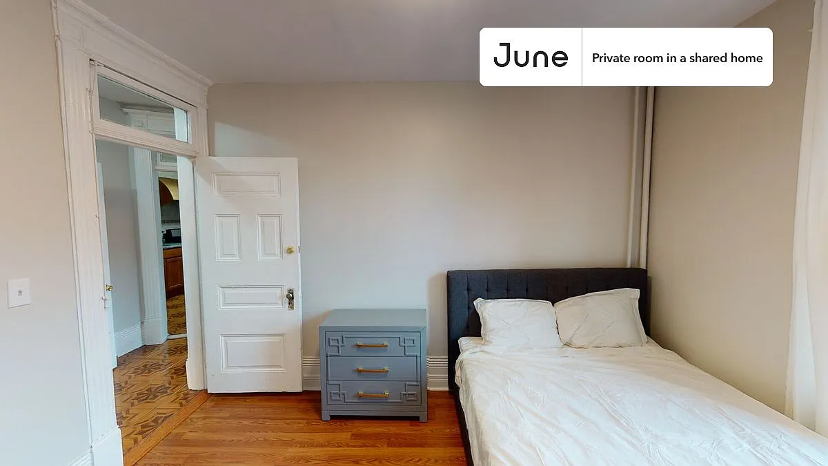 Full bedroom in 4 bed/1 bath home in Central Harlem #1428 C — Photo 3