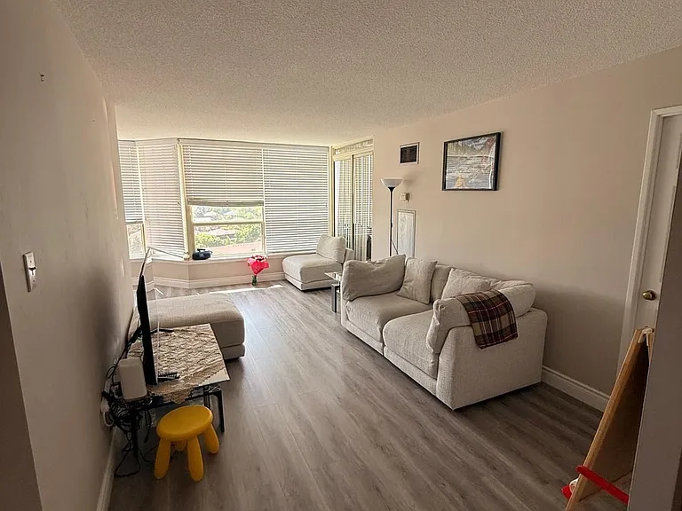 55 Elm Dr W #1401 — Photo 3