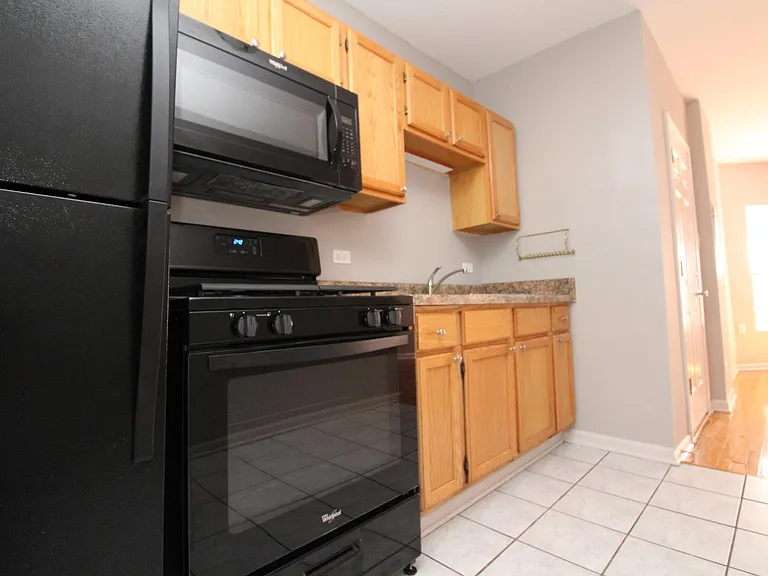 1338.5 W Argyle St #1N — Photo 3
