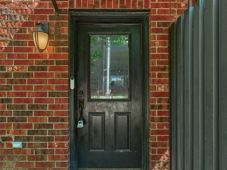 2422 Navigation Blvd #E — Photo 5