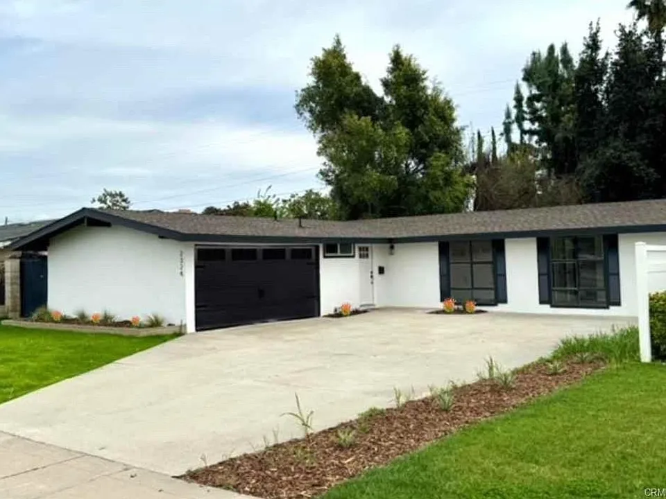 2324 W Palm Ave