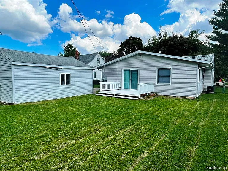 4609 Mankato Ave — Photo 2
