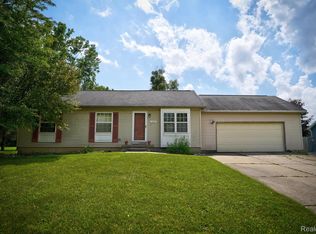 1285 River Oaks Dr, Flint, MI 48532