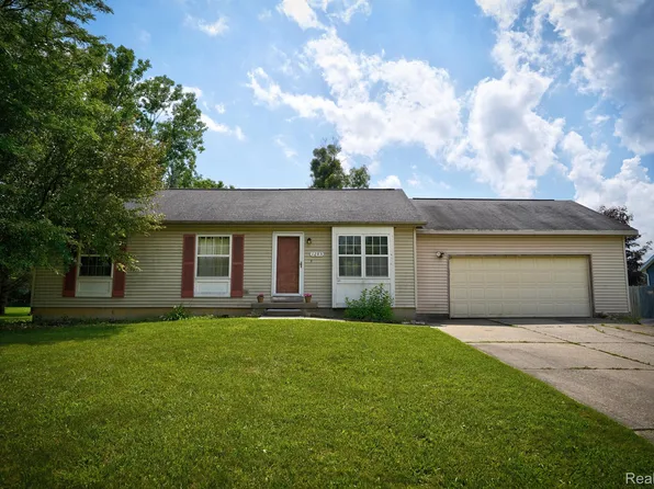 1285 River Oaks Dr, Flint, MI 48532
