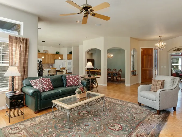 3160 Stevens Cir N — Photo 1