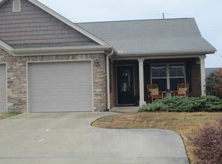 894 Colony Cir, Fort Oglethorpe, GA 30742